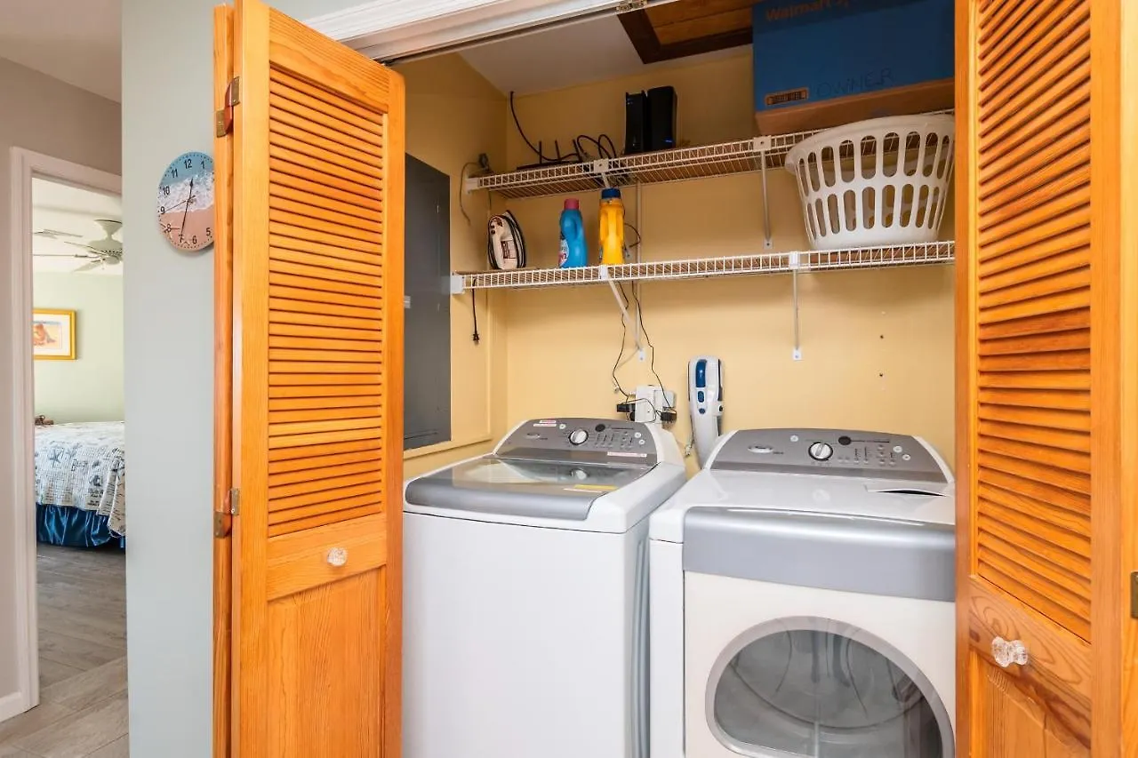 Holiday home Fish Tales Oak Island