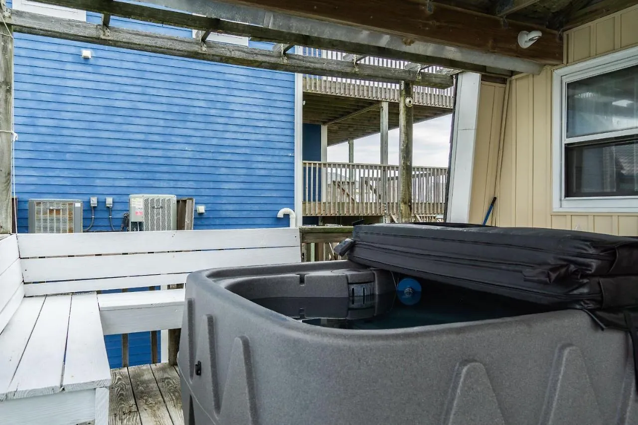 Beachypeachykeen By Holiday home Oak Island