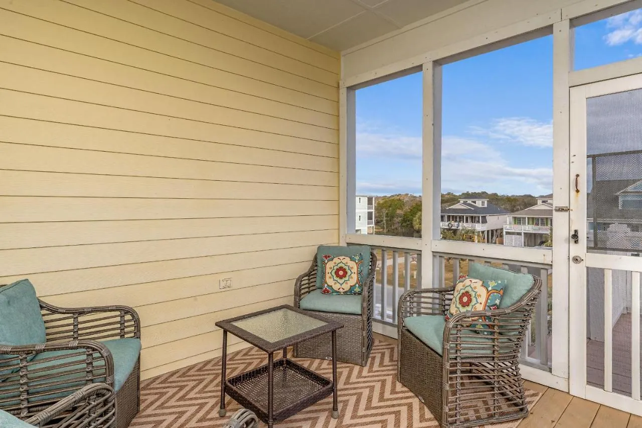 Holiday home Latitude Adjustment By Oak Island