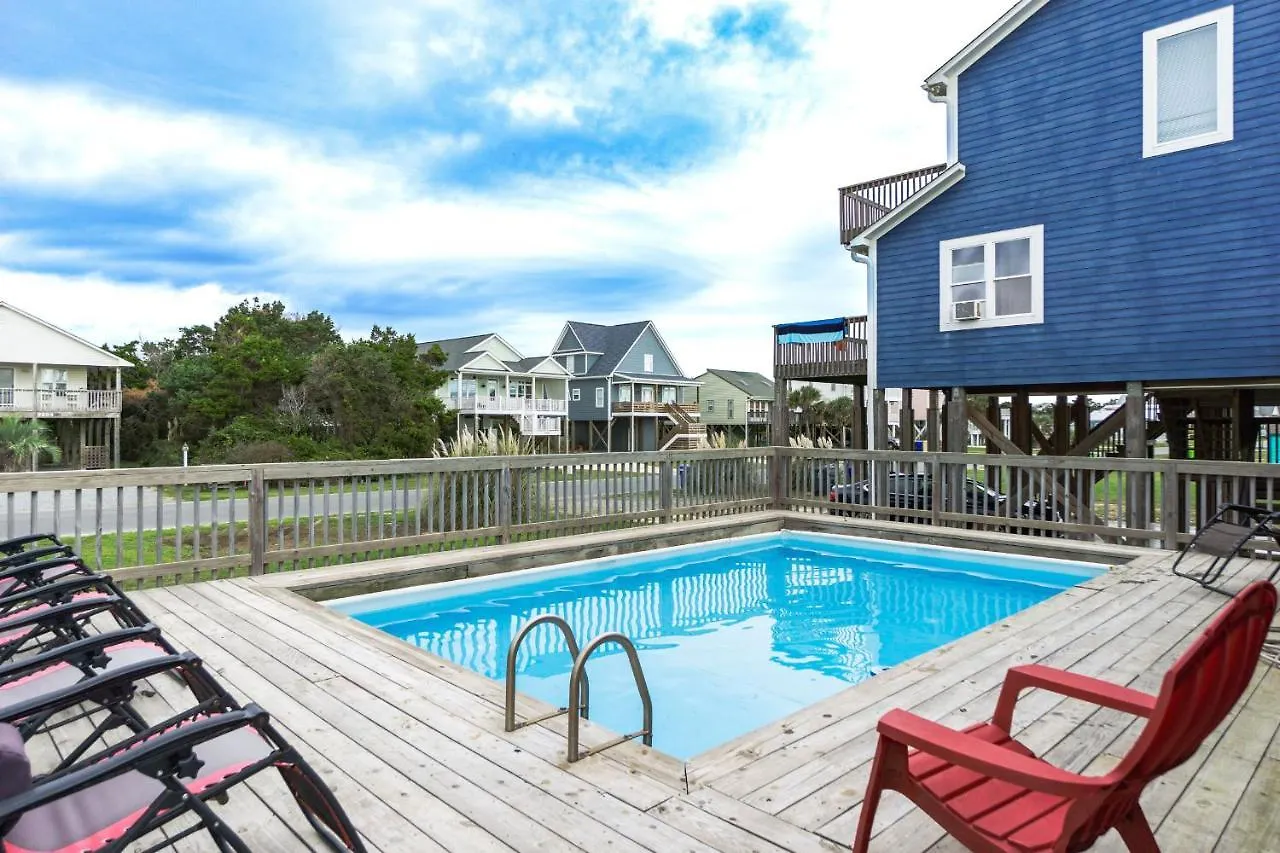 Beachypeachykeen By Oak Island