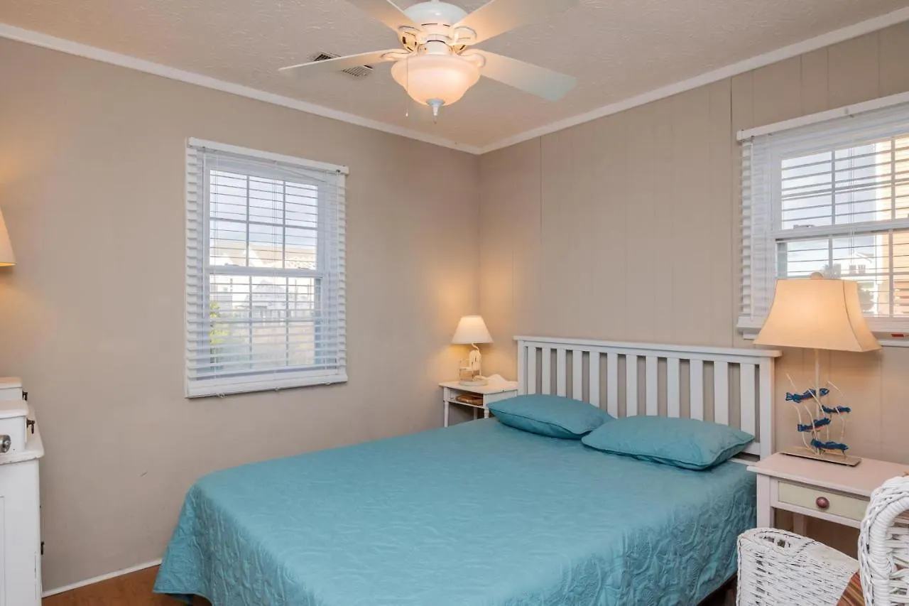 Holiday home Splendid Days By Oak Island