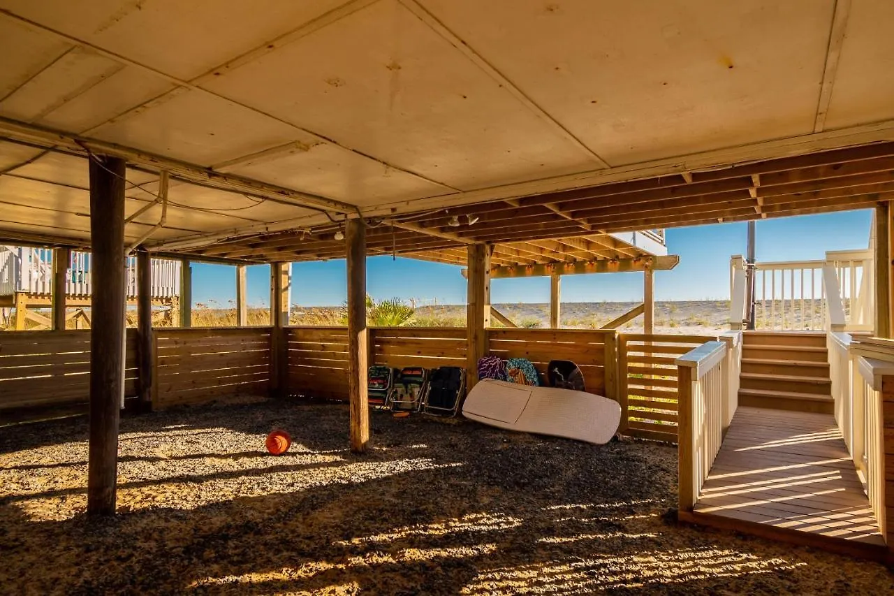 Holiday home On Turtle Time By Oak Island