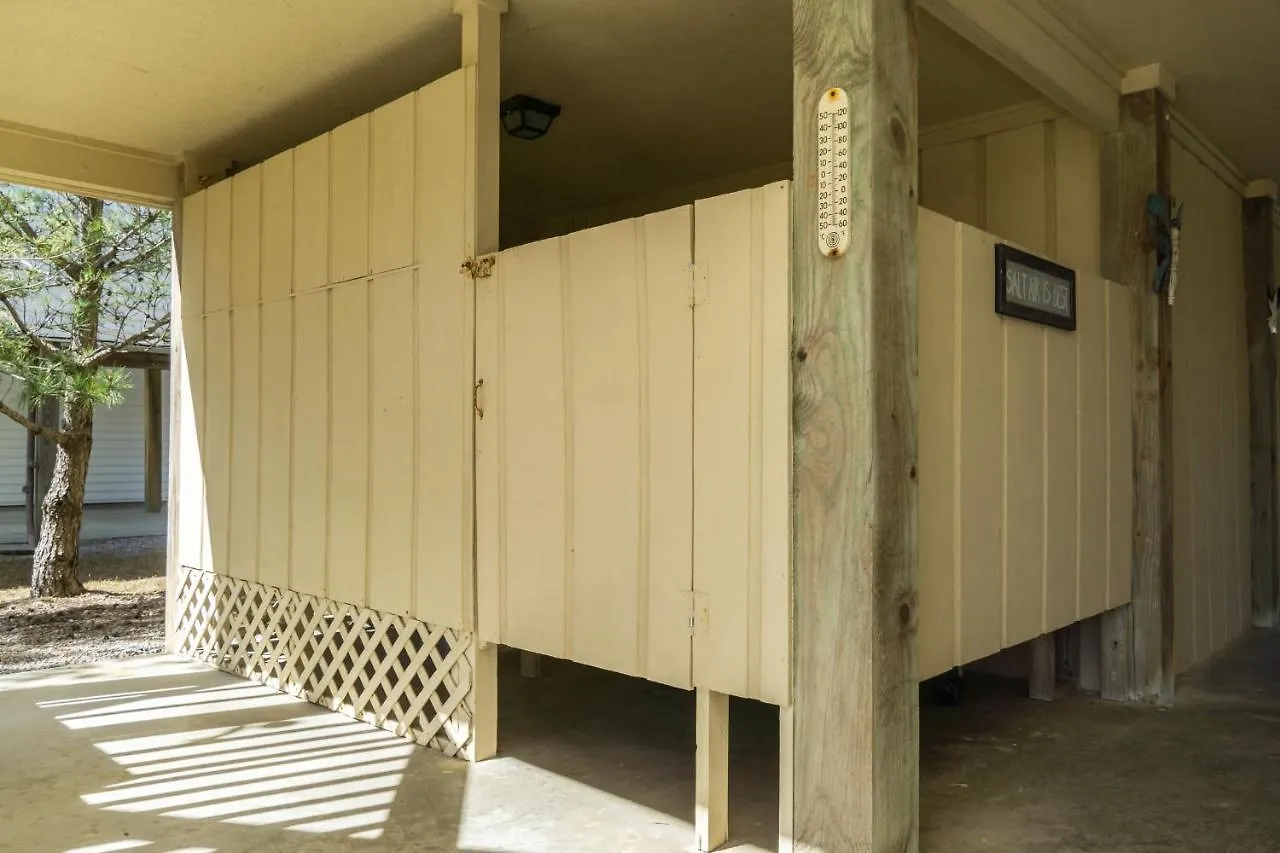 Pelican Palace By Oak Island