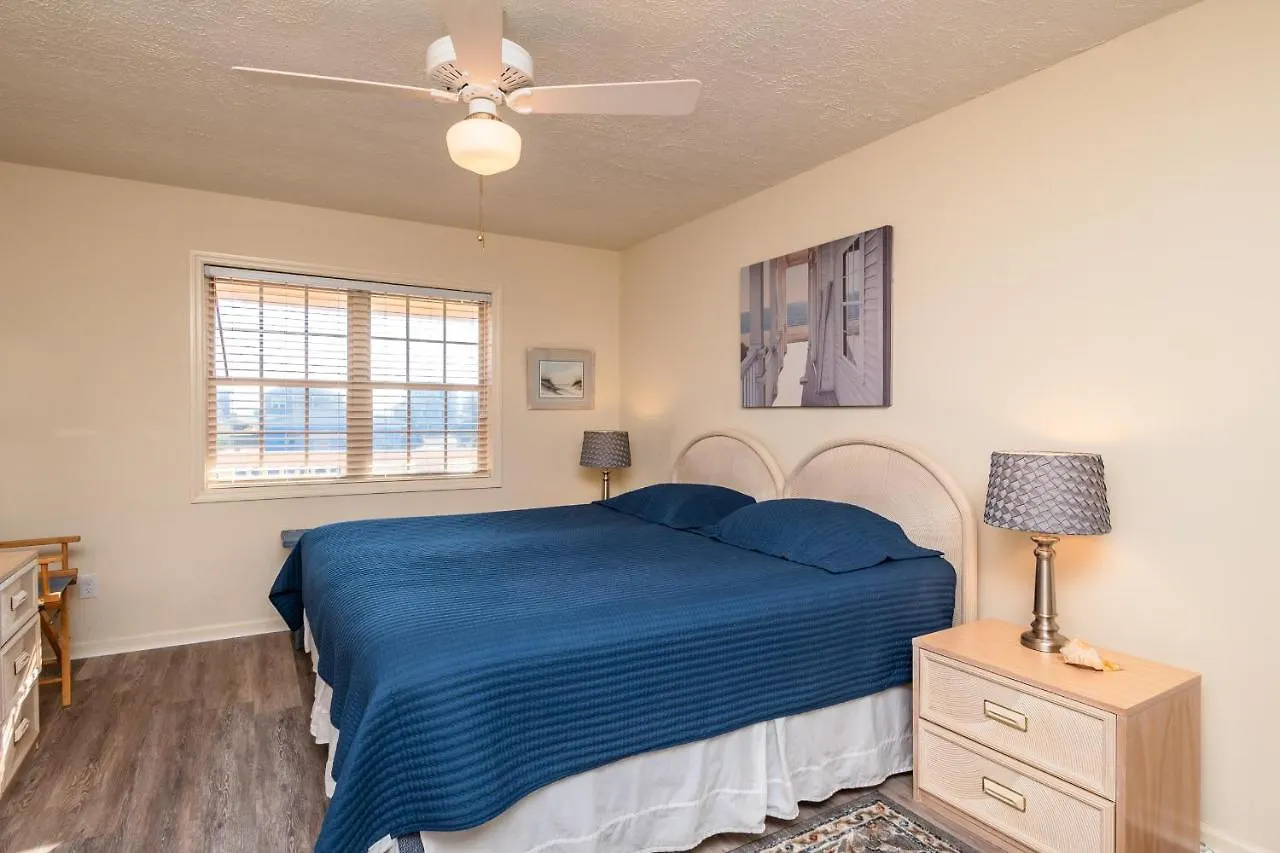 Pelican Palace By Holiday home