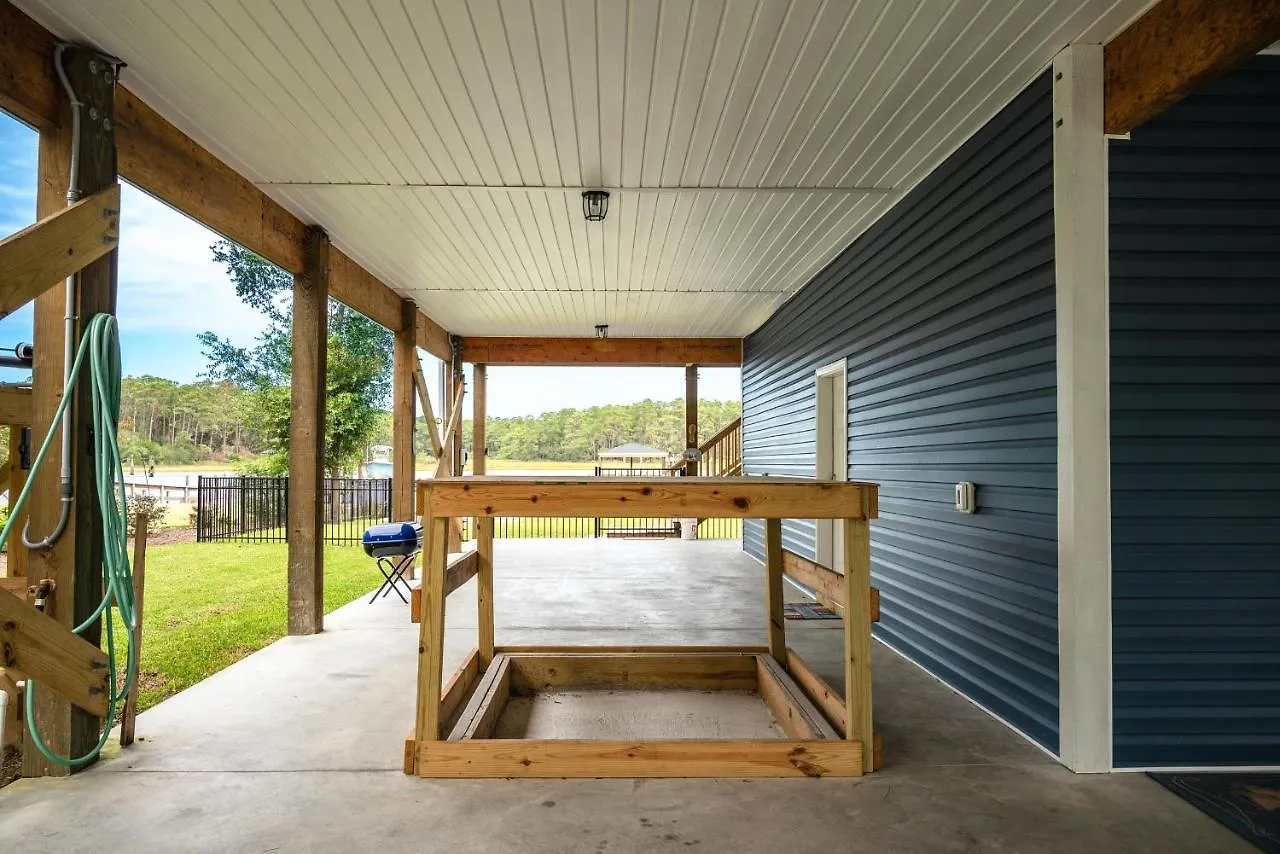 Waterway Haven By Holiday home