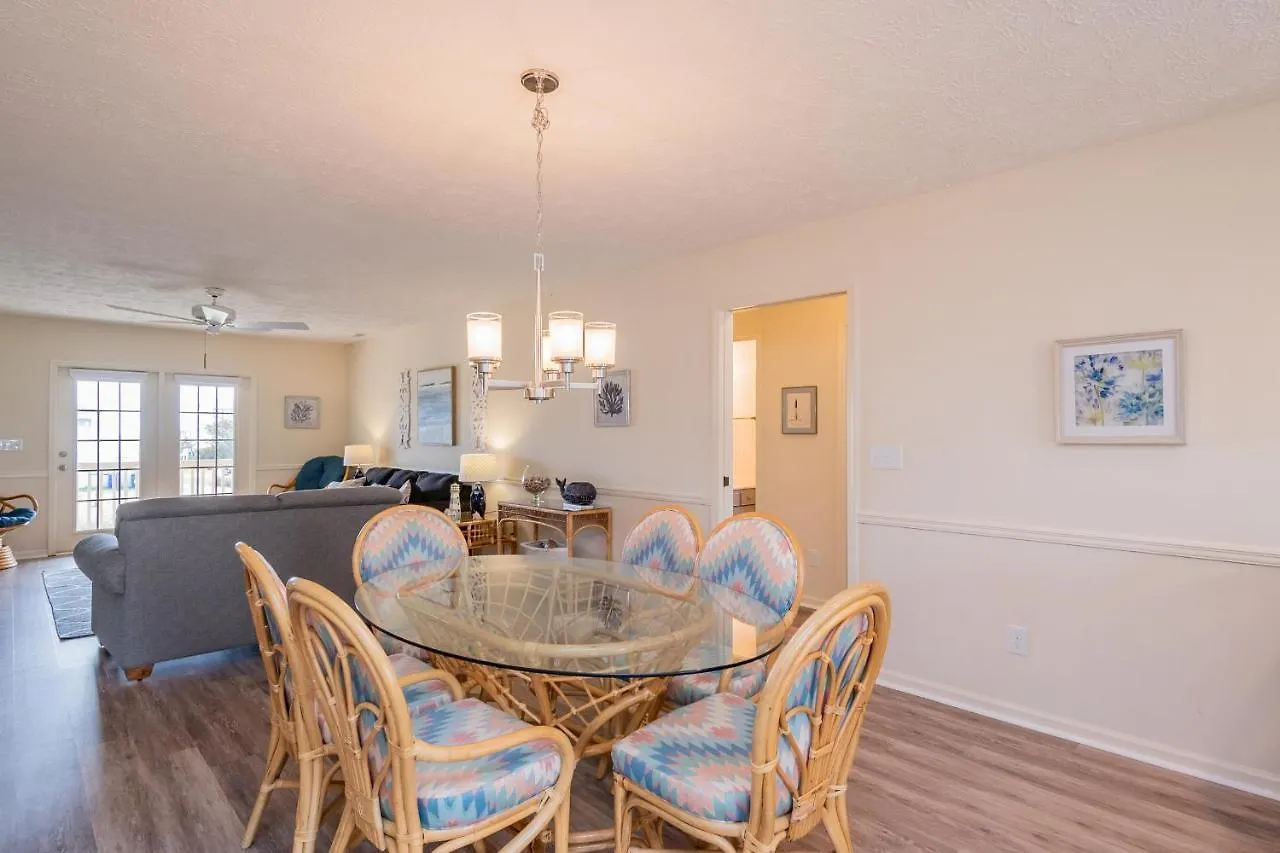 Pelican Palace By Holiday home Oak Island