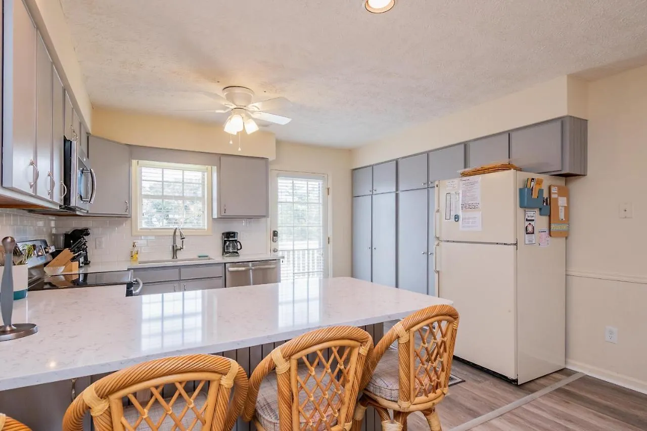 Pelican Palace By Holiday home Oak Island