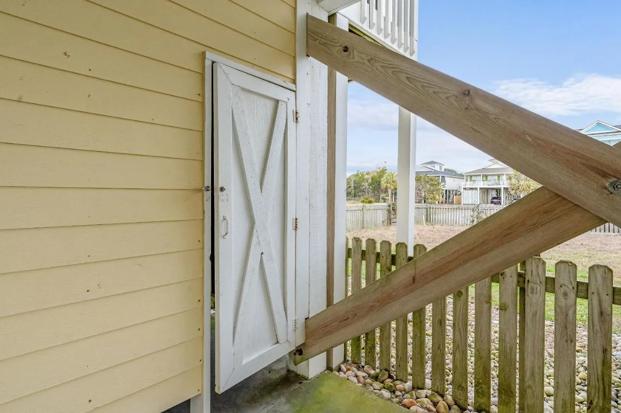 Latitude Adjustment By Holiday home Oak Island