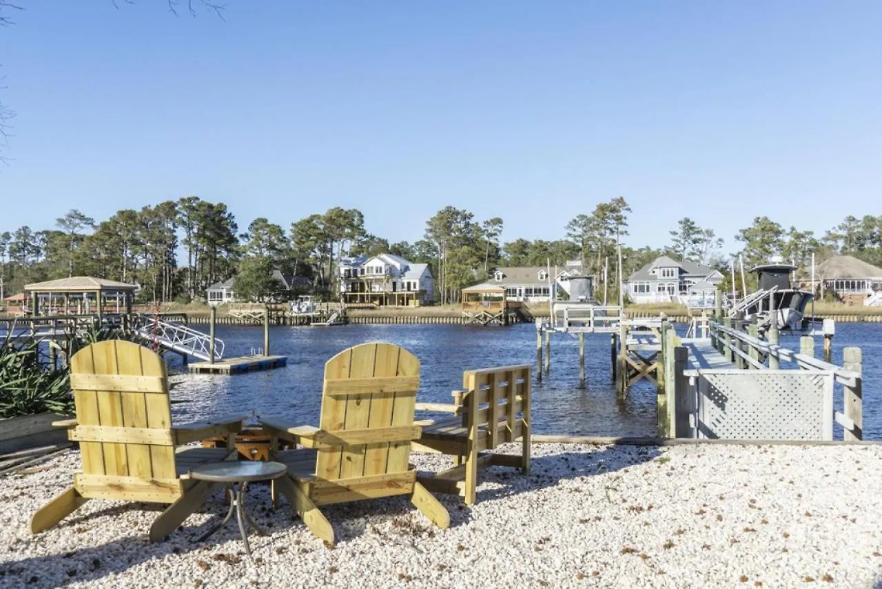 Holiday home Blue Fish Shack By *