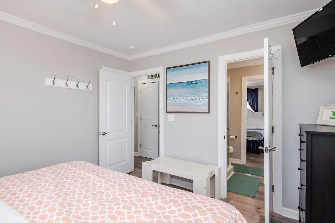 Holiday home Just Beachy By Oak Island
