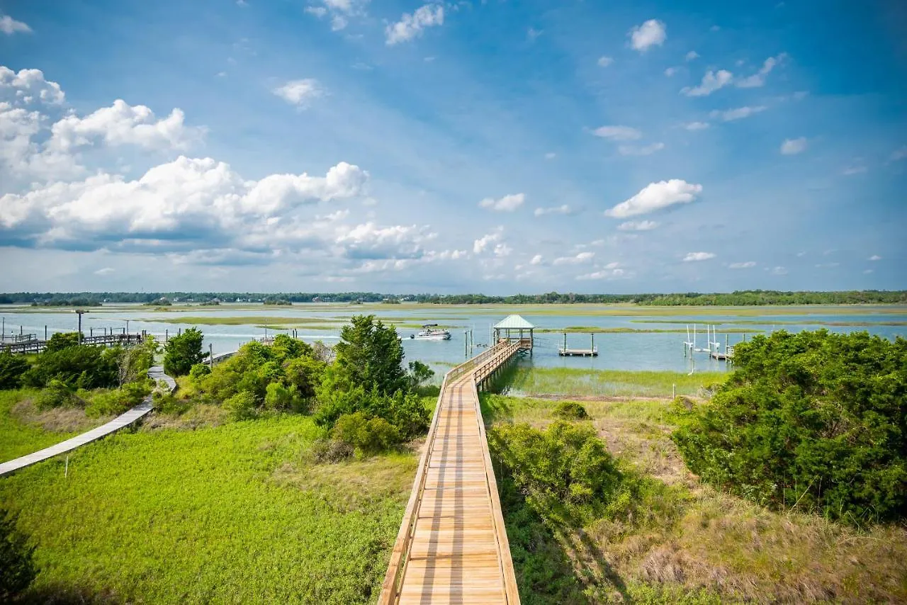 Pier Pleasure By Holiday home Oak Island