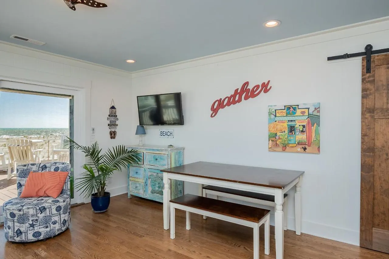 Holiday home On Turtle Time By Oak Island