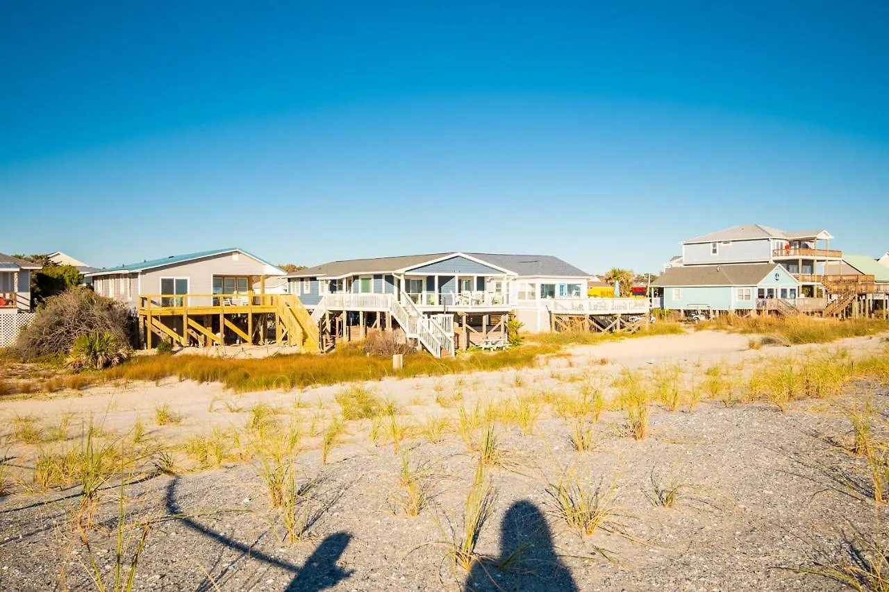 Holiday home On Turtle Time By Oak Island