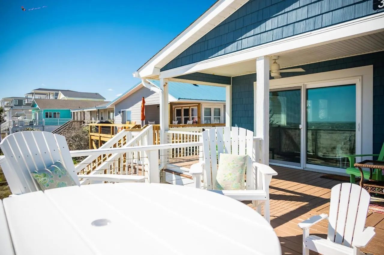 Holiday home On Turtle Time By Oak Island