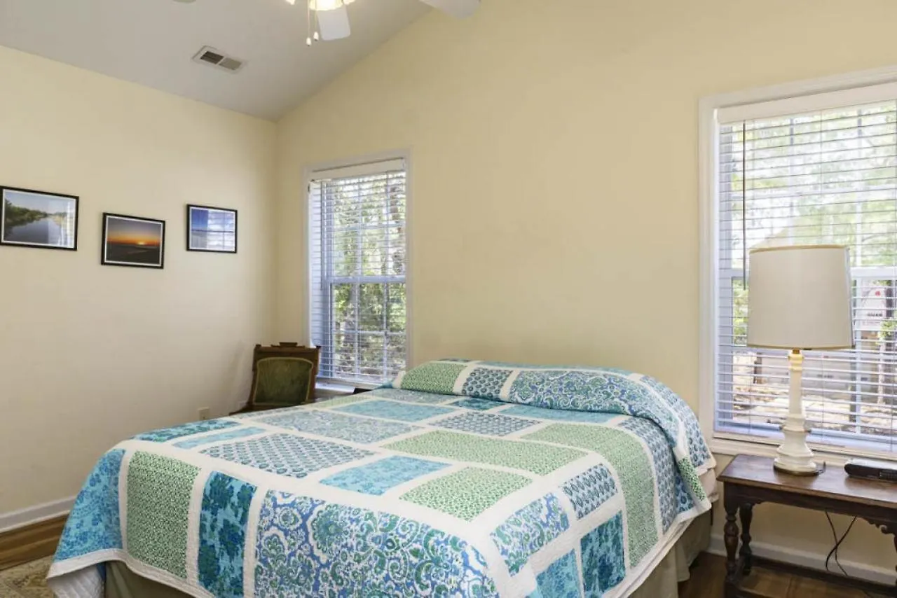 Holiday home Island Delight By Oak Island