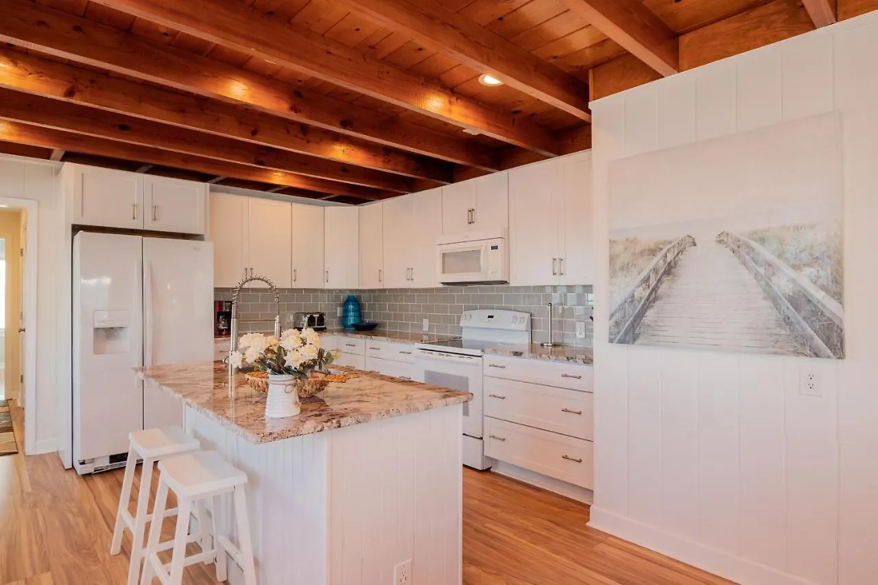Holiday home A Little Nauti By Oak Island