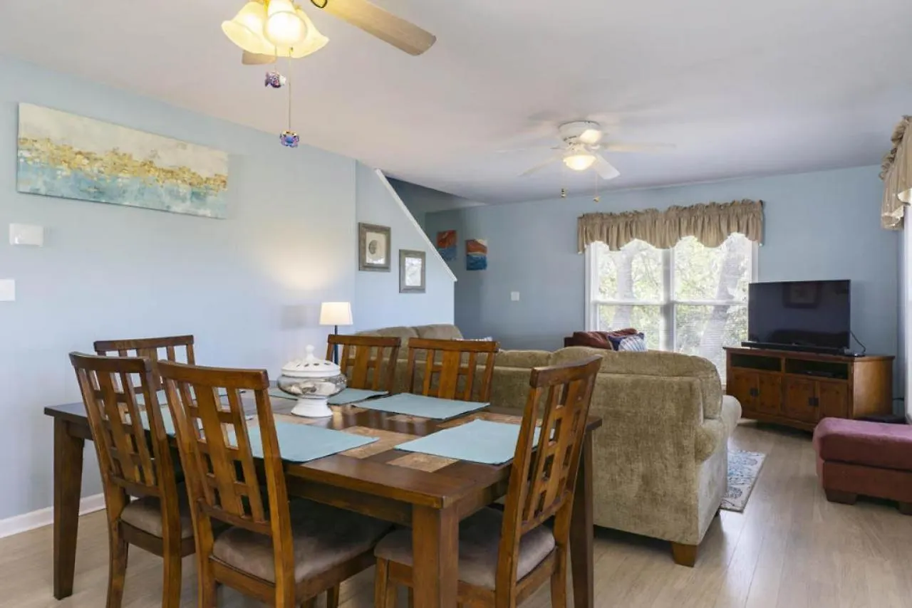 Holiday home Lay Z Days By Oak Island