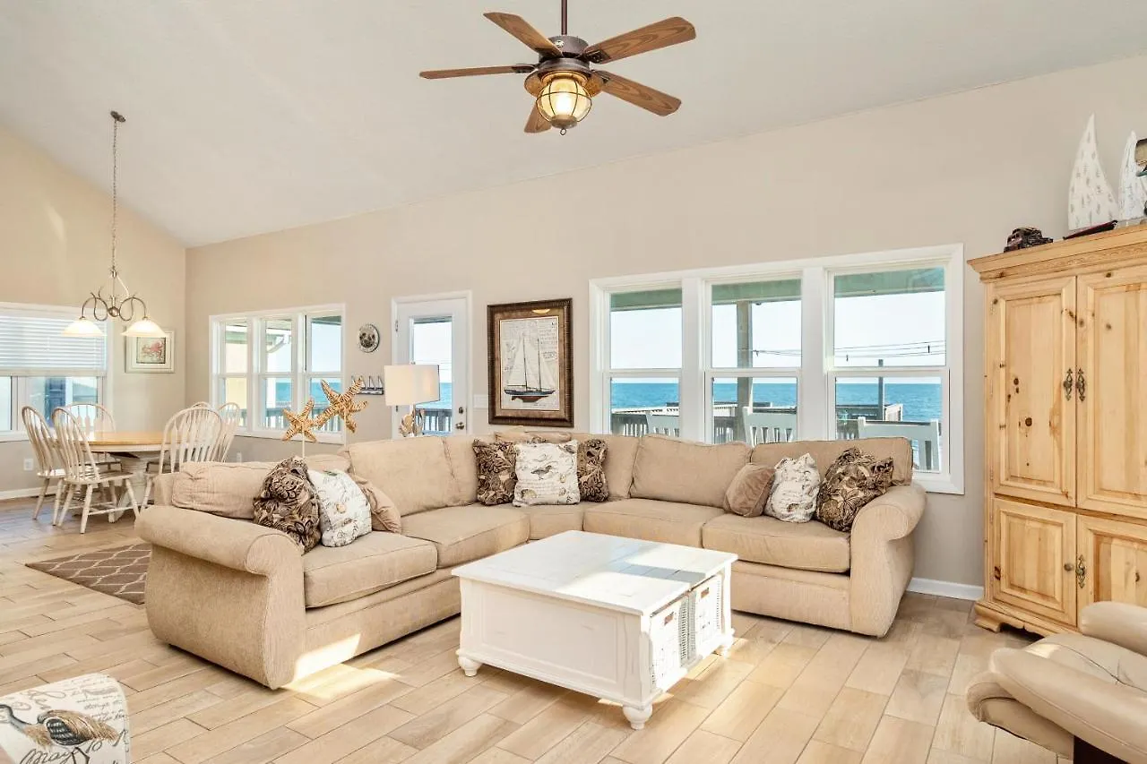 Holiday home Front Row By Oak Island