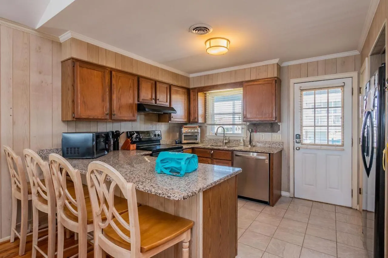 Holiday home Breeze By