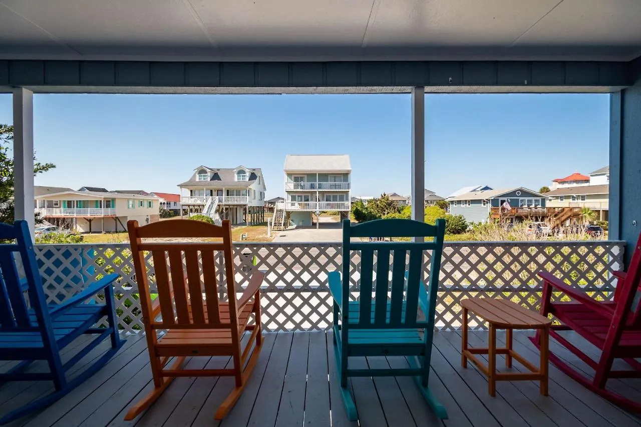 Breeze By Holiday home *