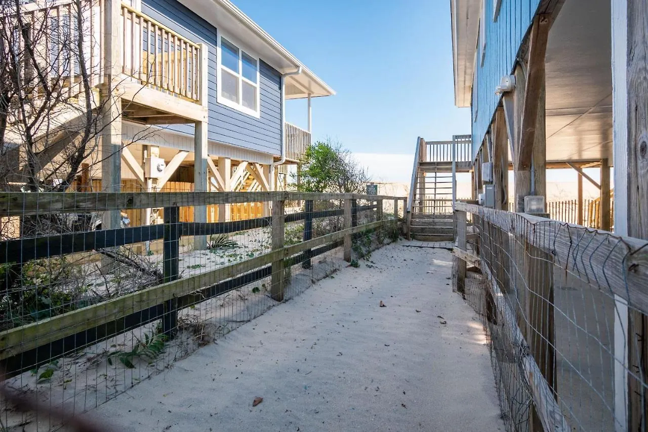 Holiday home Breeze By