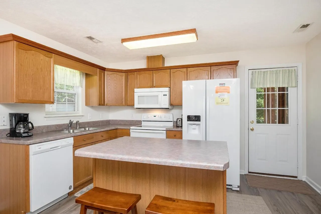A Lucky Break By Holiday home Oak Island
