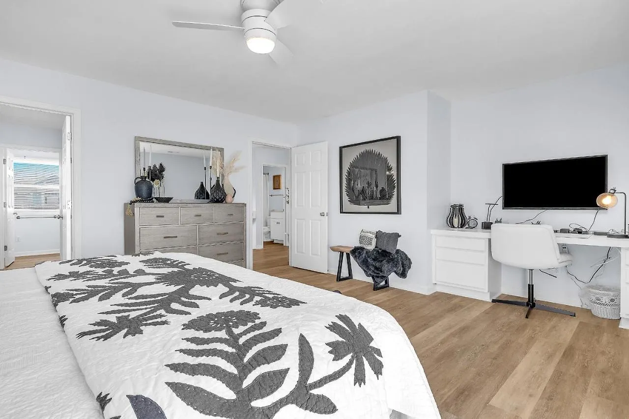 Holiday home A New Tide Oak Island