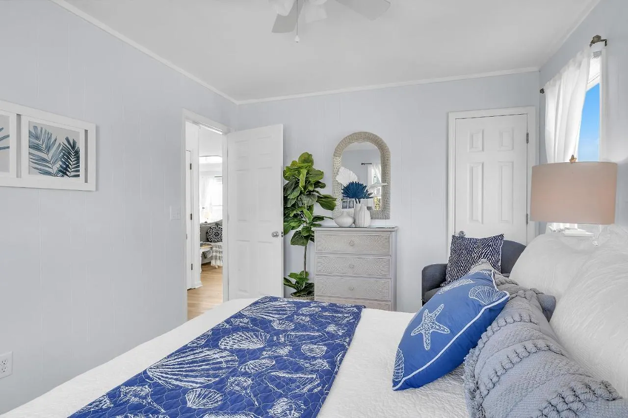 Holiday home A New Tide Oak Island