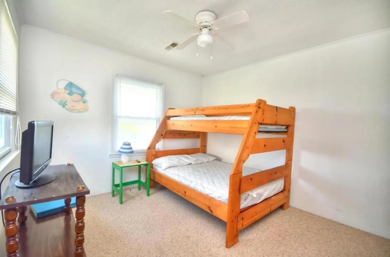 Knot Stressed Holiday home Oak Island