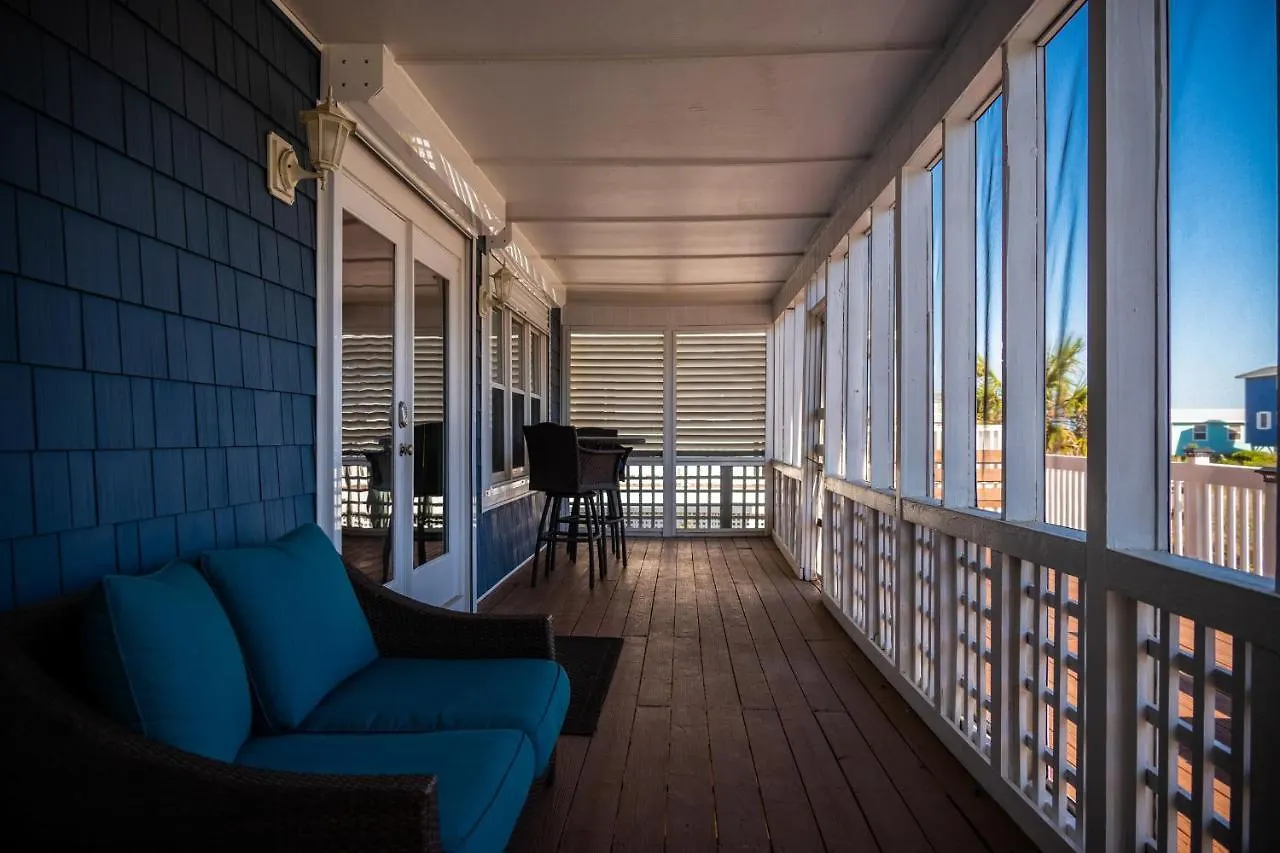 Holiday home The Sea By Oak Island