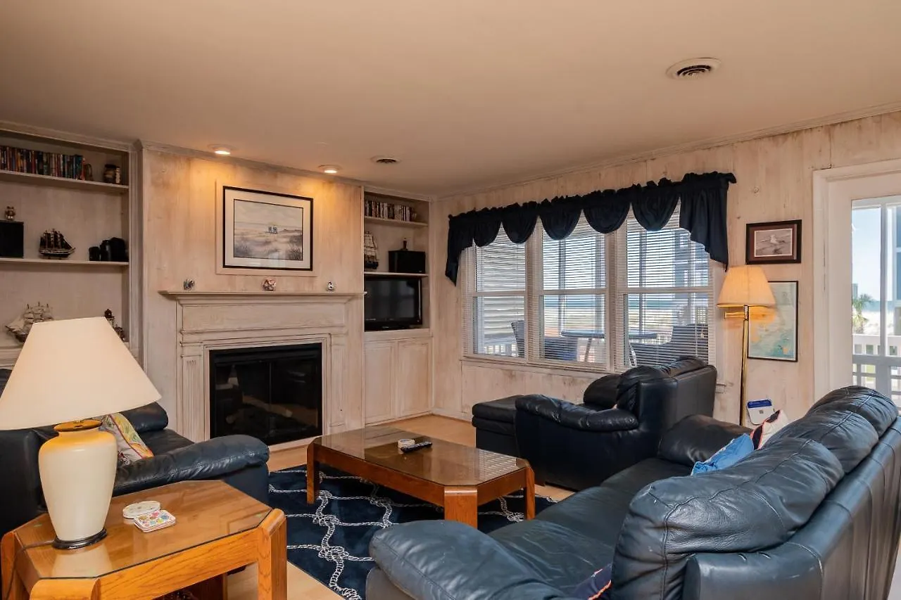 Holiday home The Sea By Oak Island