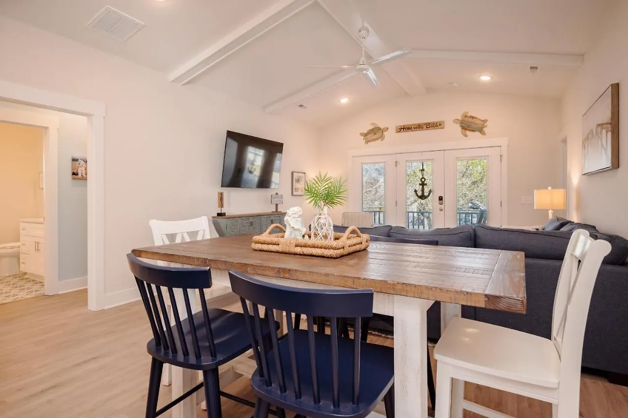 Holiday home A Swell Life Oak Island
