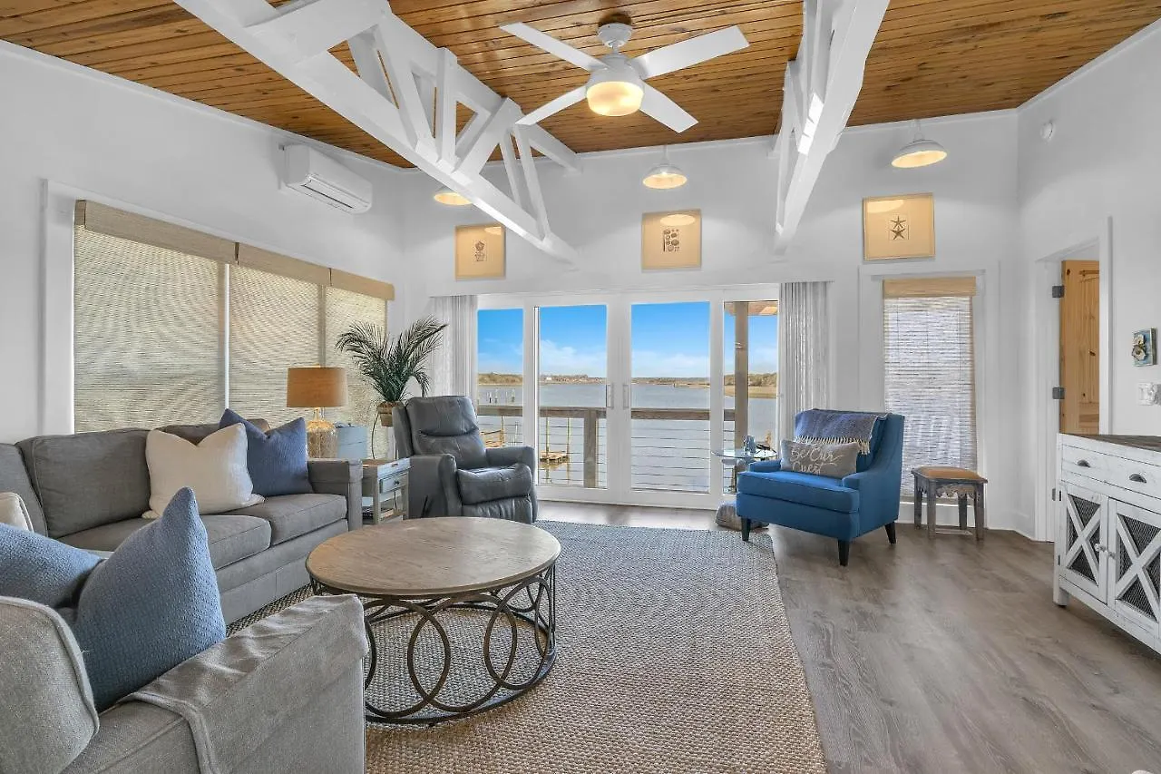 Holiday home Let The Fin Begin Oak Island