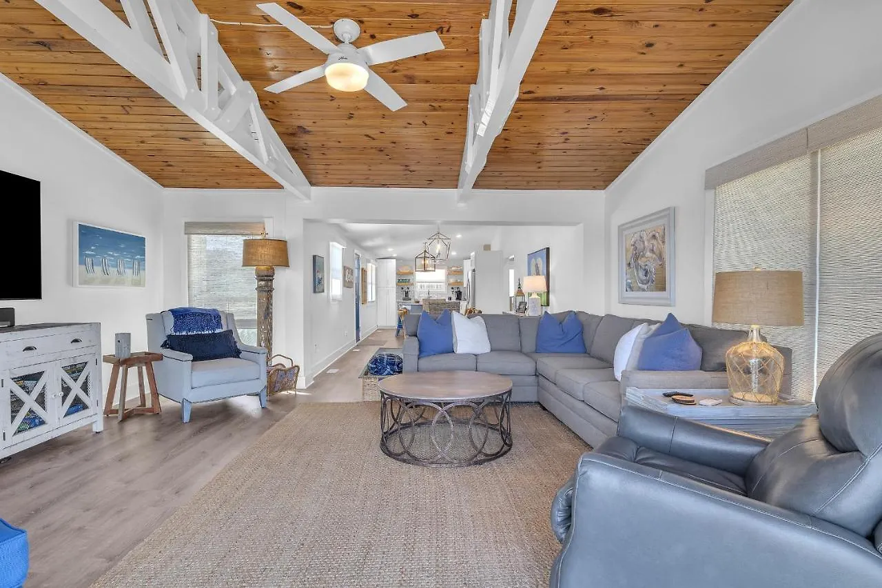 Let The Fin Begin Holiday home Oak Island