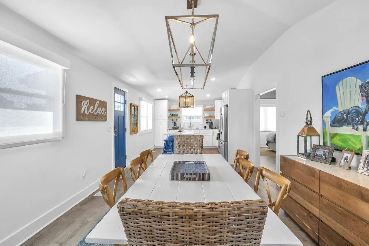Let The Fin Begin Holiday home Oak Island