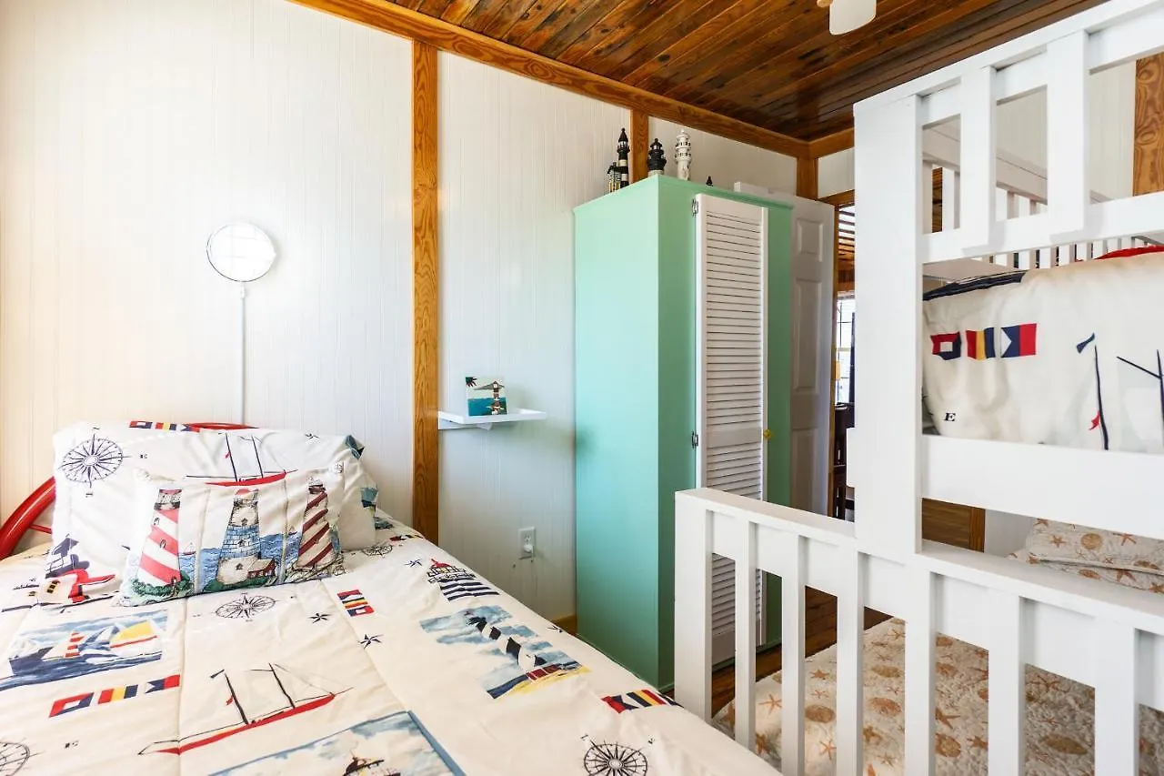 Holiday home Ivy By