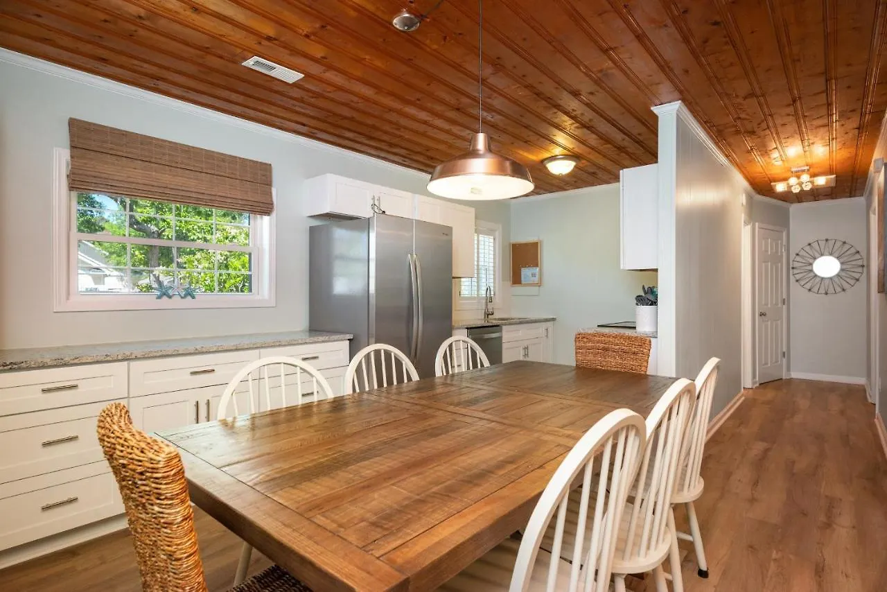 Holiday home Wish Upon A Starfish Oak Island