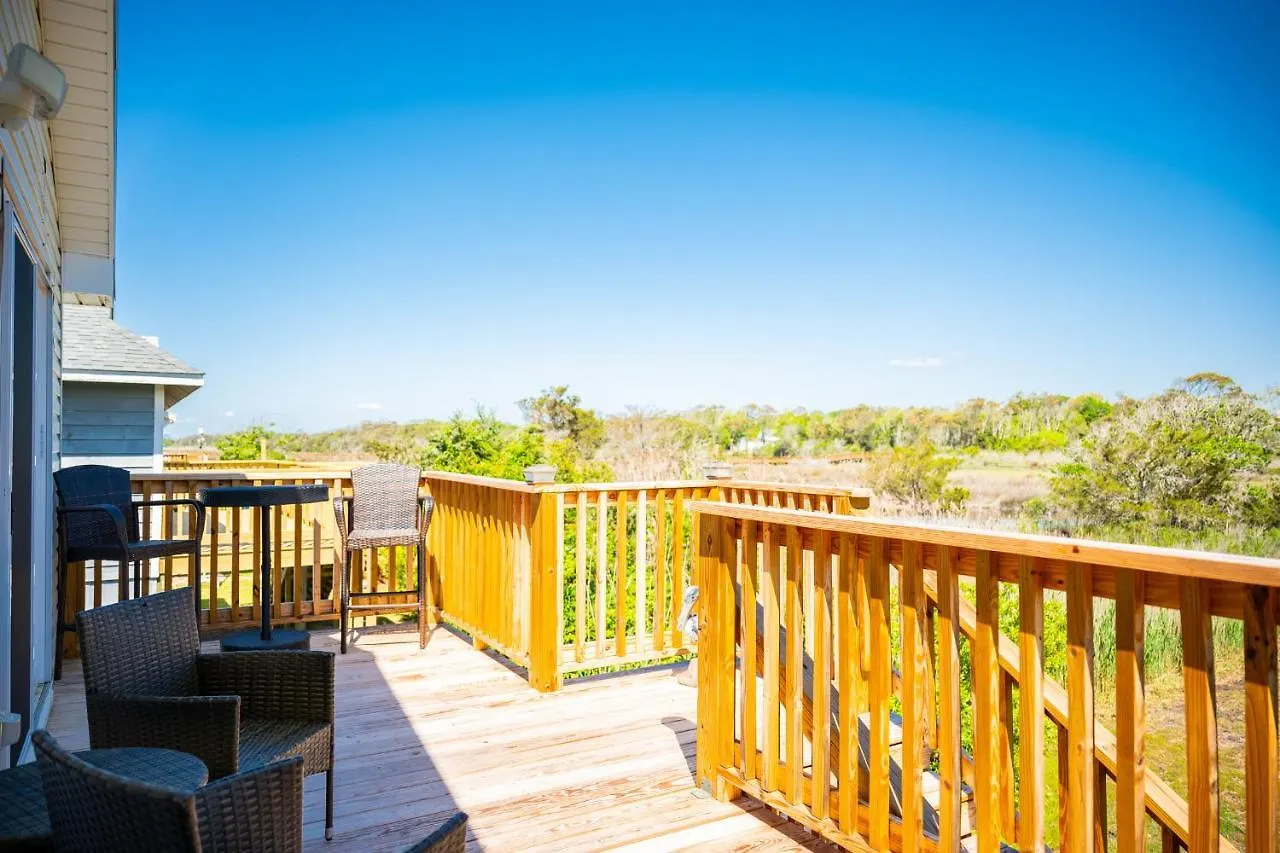 Pelican Park By Holiday home Oak Island
