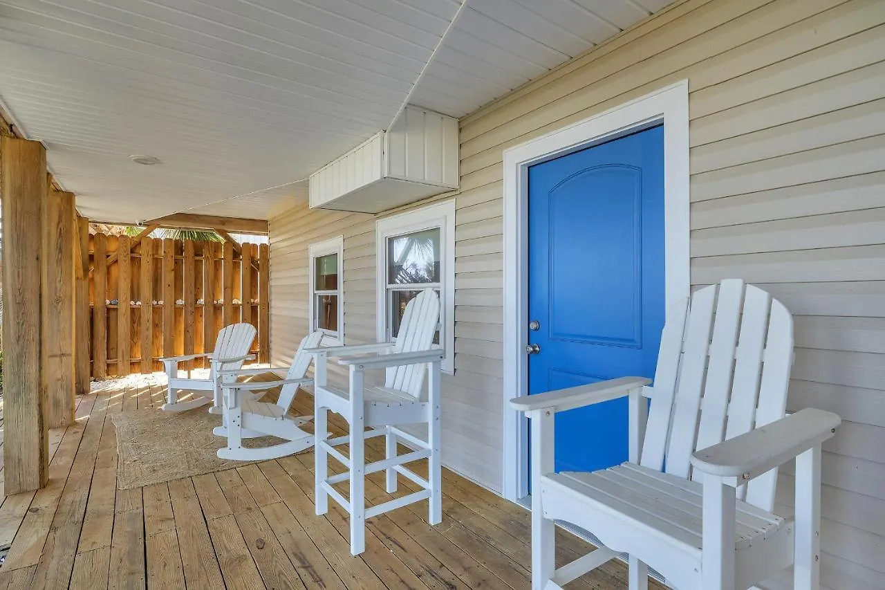 Holiday home Let The Fin Begin Oak Island
