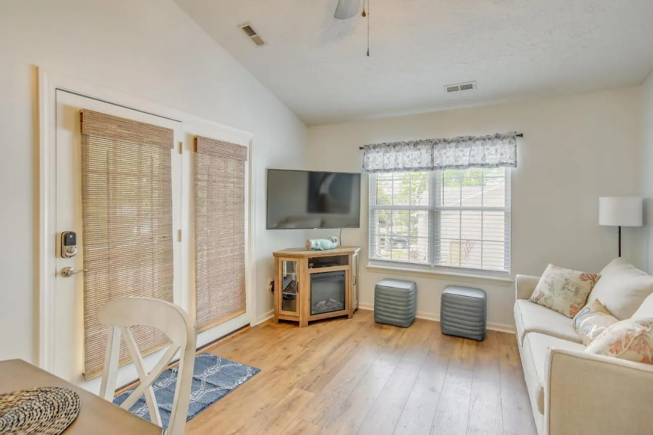 Charming 1 Mi To Beach! Holiday home