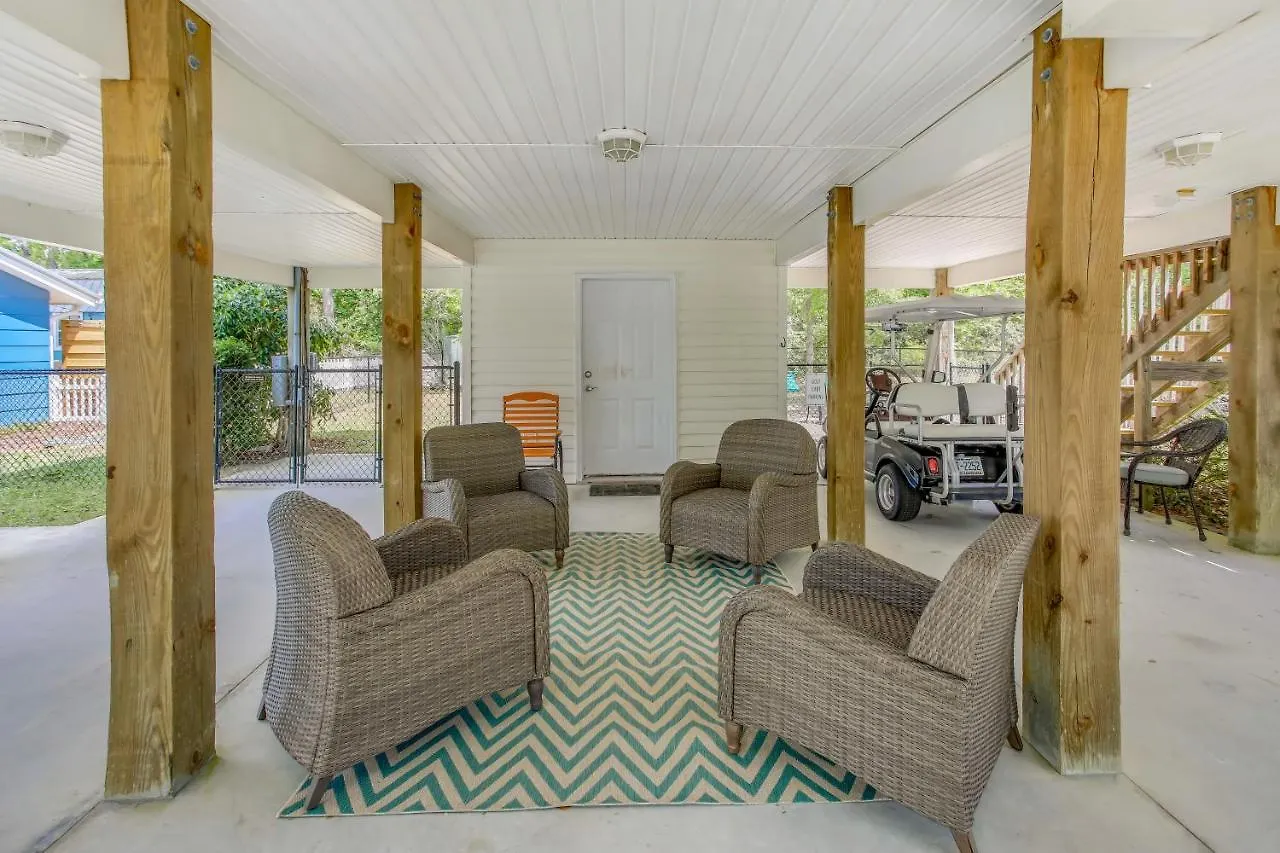 Holiday home Charming 1 Mi To Beach! Oak Island