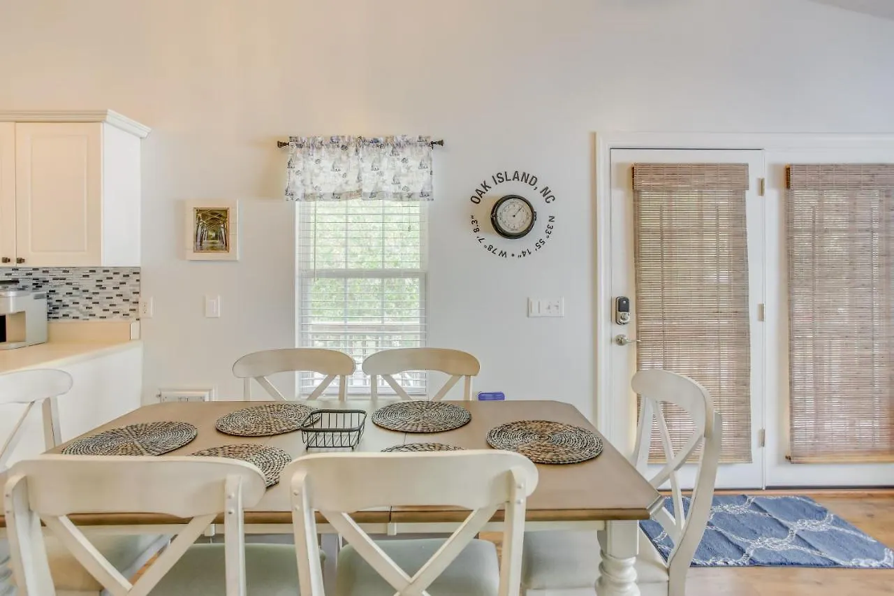 Charming 1 Mi To Beach! Oak Island
