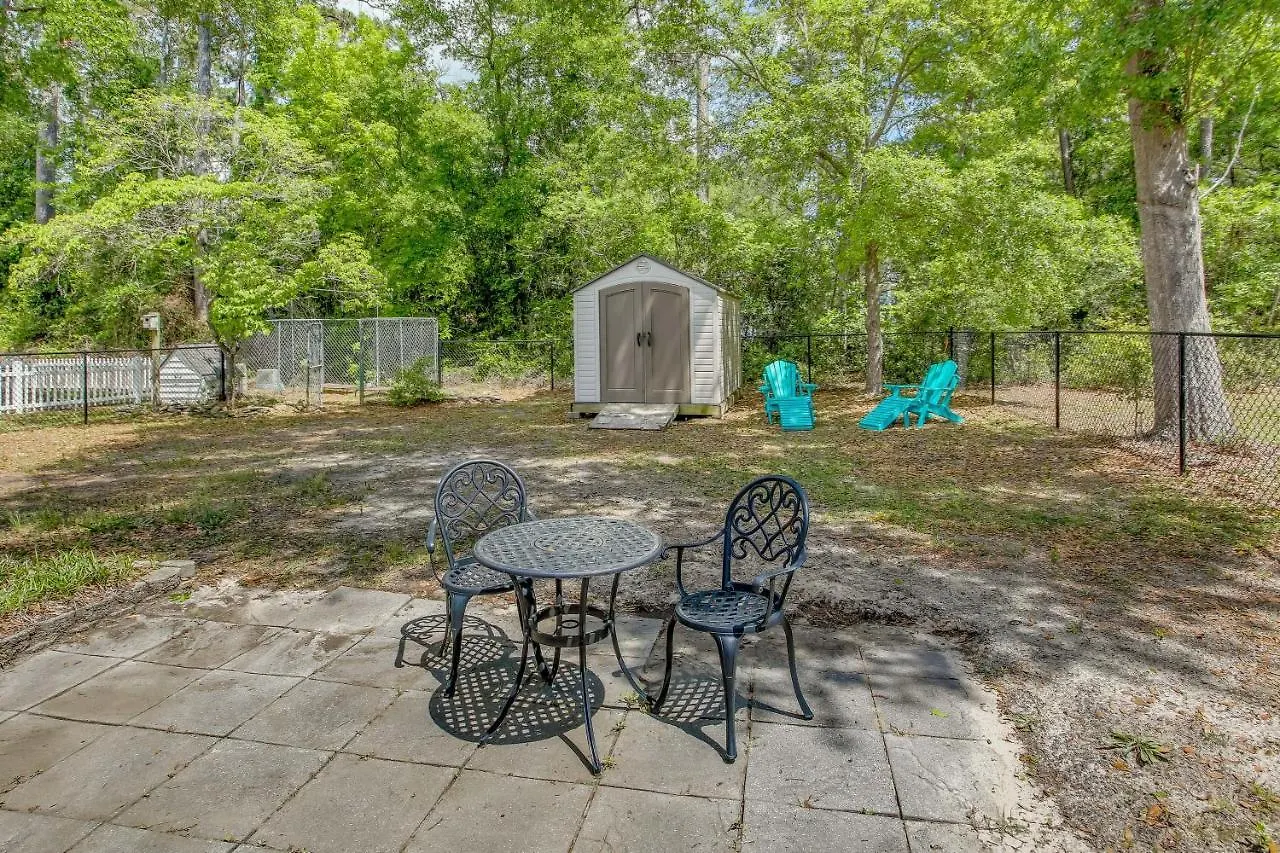 Charming 1 Mi To Beach! Oak Island
