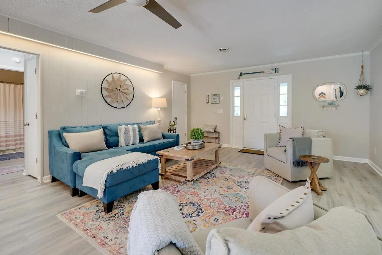With Spacious Backyard And Porch 오크 아일랜드
