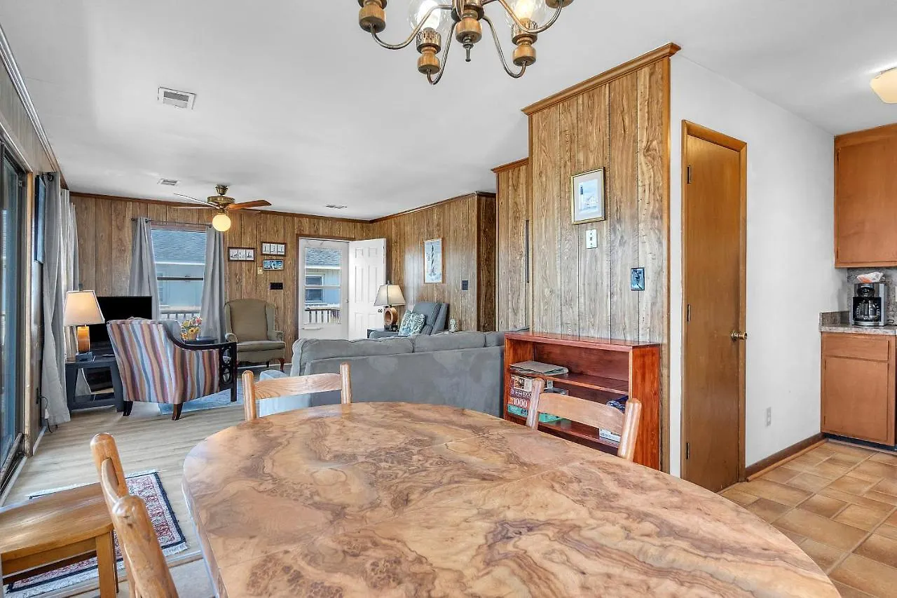 Statehouse By * Oak Island