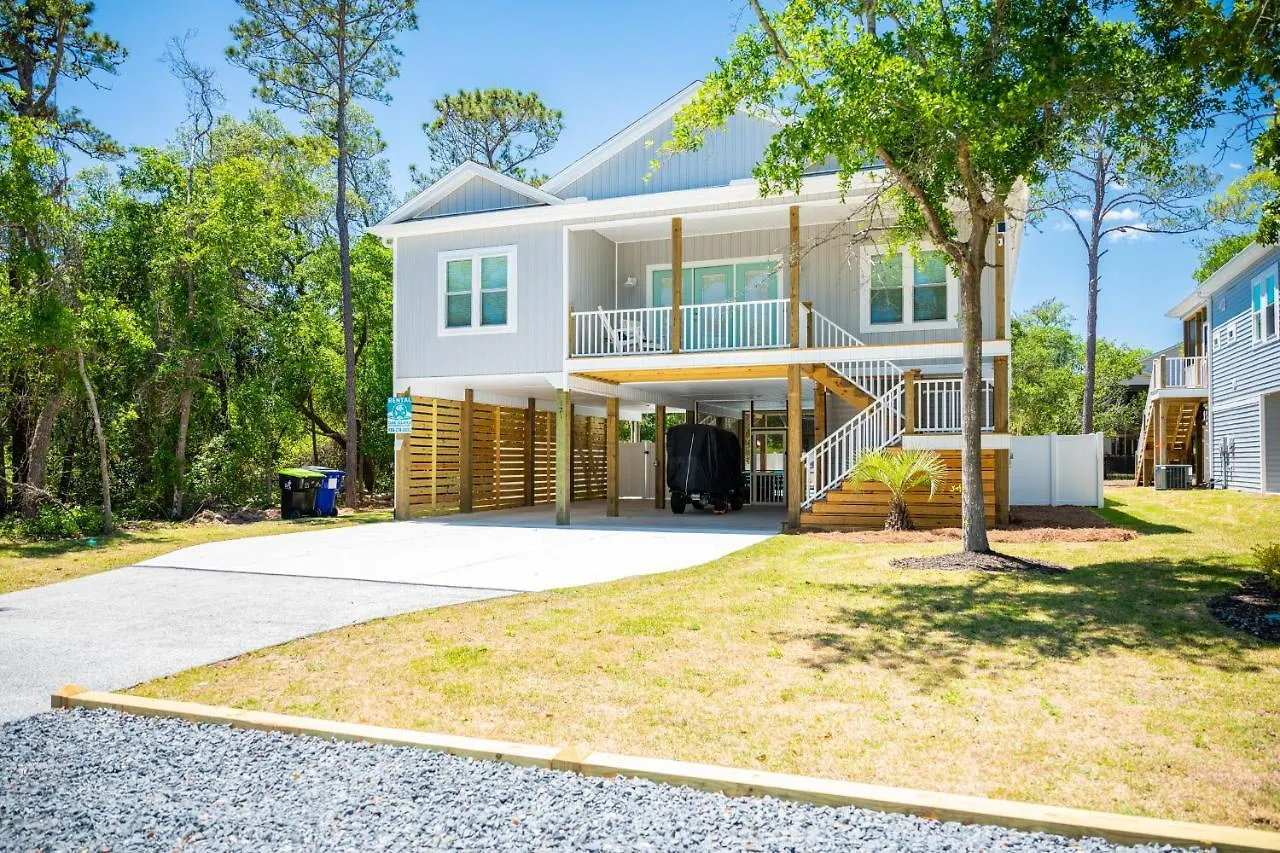 A Swell Life * Oak Island