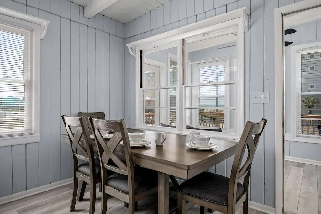 Anchor Haven Ocean Views Holiday home Oak Island