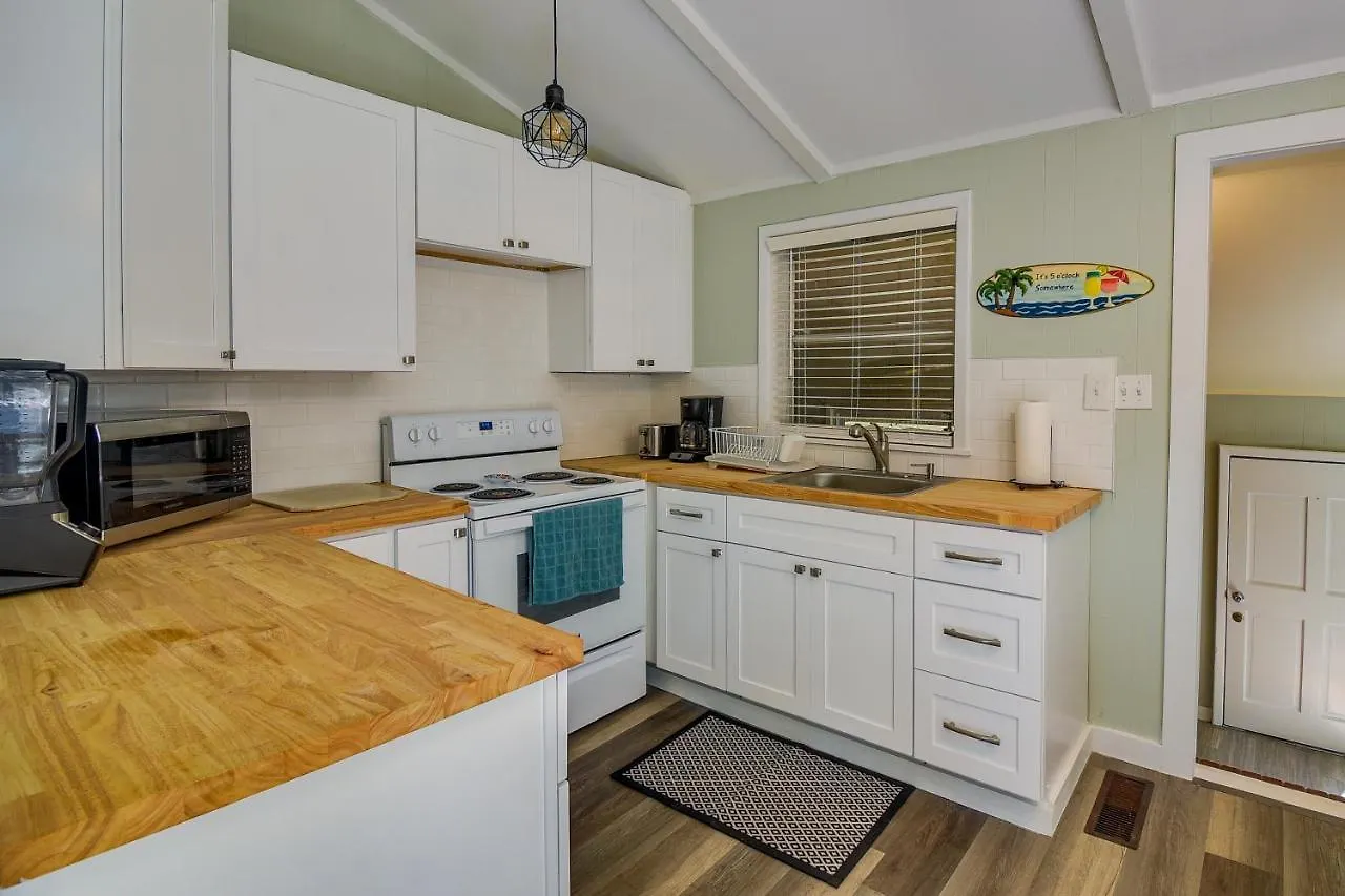 Holiday home Vacation - 2 Blocks To Beach! *