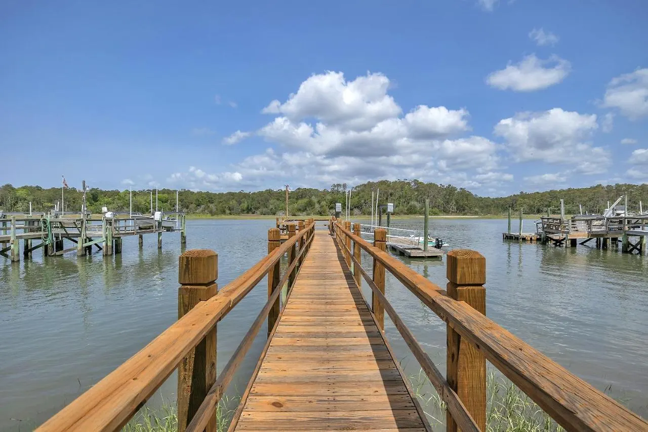 Holiday home Yacht View Oak Island