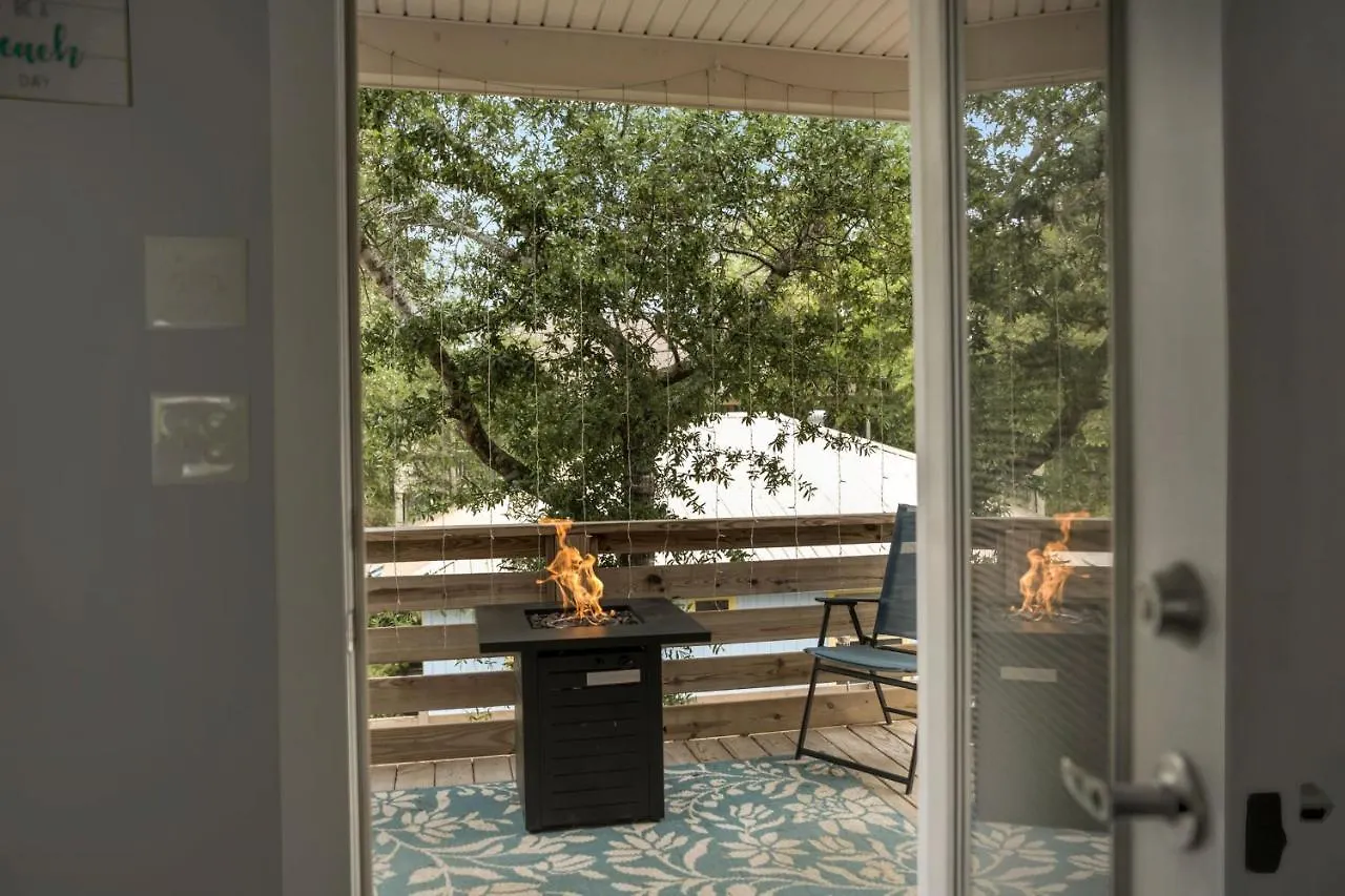 Peach Pit Holiday home Oak Island
